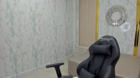 KatyBlondee  online show from 11.17.25