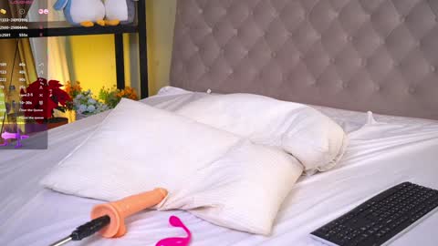 Mia  Lovense is active Private is Open online show from 10.26.25