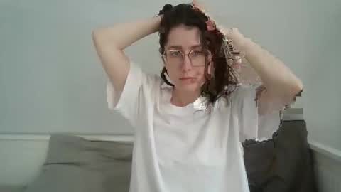 Snapshot of kawaii_snowflake chatting on 10.19.25 kawaii snowflake online show from 10.19.25