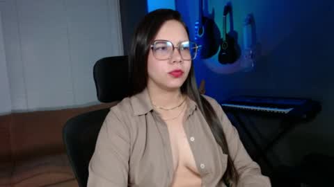 Snapshot of kay_avrill chatting on 04.19.26 Kay online show from 04.19.26