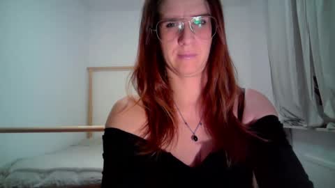 Snapshot of kayalips chatting on 10.25.25 KayaLips online show from 10.25.25