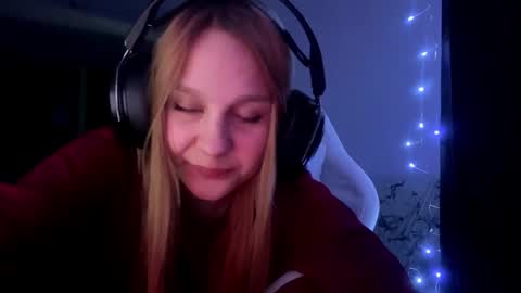 Snapshot of kayceefroehner chatting on 05.05.26 Amia online show from 05.05.26