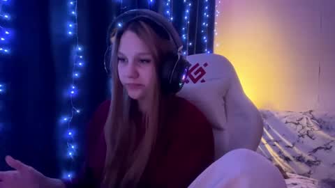 Snapshot of kayceefroehner chatting on 05.07.26 Amia online show from 05.07.26