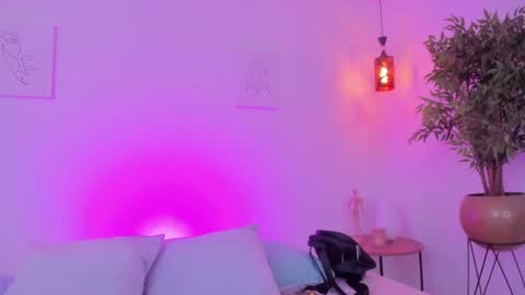 Snapshot of kaylajhonnes6 chatting on 10.04.25 K A Y L A online show from 10.04.25