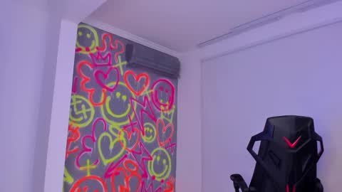 Snapshot of kayle______ chatting on 02.08.25 INSTAjohedija online show from 02.08.25