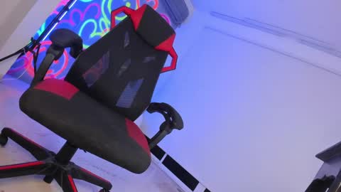 Snapshot of kayle______ chatting on 02.13.25 INSTAjohedija online show from 02.13.25