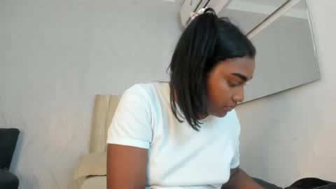 Snapshot of kayna_gomez chatting on 04.29.26 Kayna online show from 04.29.26