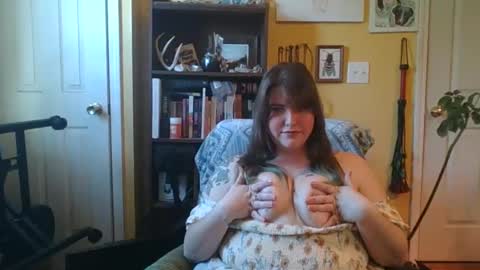 Snapshot of kaytiebird96 chatting on 02.27.25 Katie Bird online show from 02.27.25