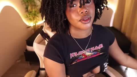 Snapshot of kehlannis_ chatting on 10.02.25 Kehlannis online show from 10.02.25