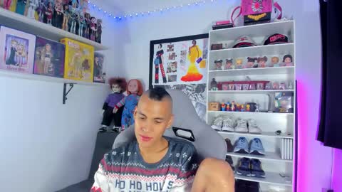 Snapshot of keindren chatting on 12.01.25 pablo online show from 12.01.25