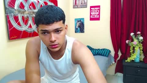 Snapshot of keinner_monstercock chatting on 10.16.25 keinner  sexy hot bigcock online show from 10.16.25