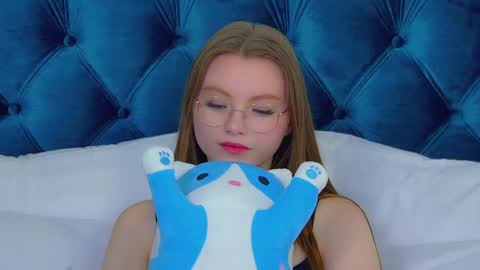 Keira online show from 03.12.25