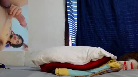 Snapshot of keivid_2303 chatting on 01.05.25 david online show from 01.05.25