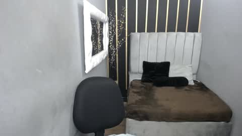  K E I Z Y  online show from 12.12.24