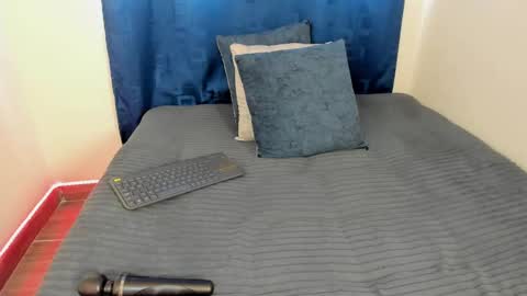 Snapshot of keket_smith chatting on 09.12.25 Keket online show from 09.12.25
