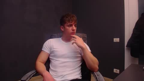 Snapshot of kellenwest chatting on 12.18.25 KellenWest online show from 12.18.25