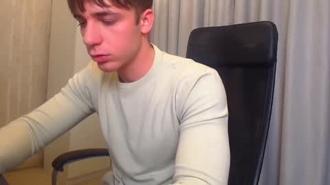 Snapshot of kellenwest chatting on 12.21.25 KellenWest online show from 12.21.25