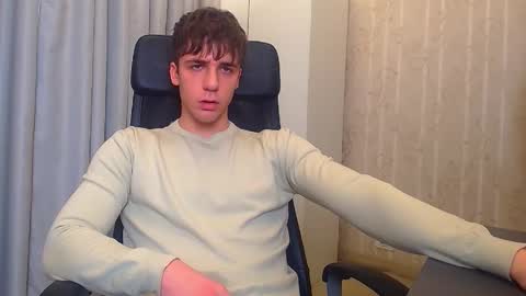 Snapshot of kellenwest chatting on 12.22.25 KellenWest online show from 12.22.25