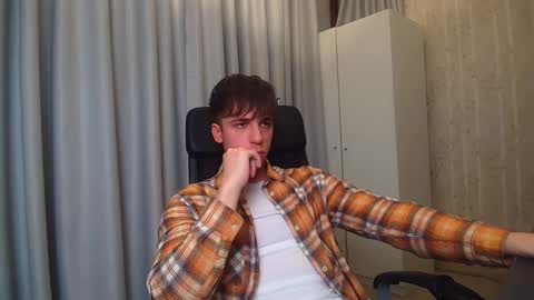 Snapshot of kellenwest chatting on 01.09.26 KellenWest online show from 01.09.26