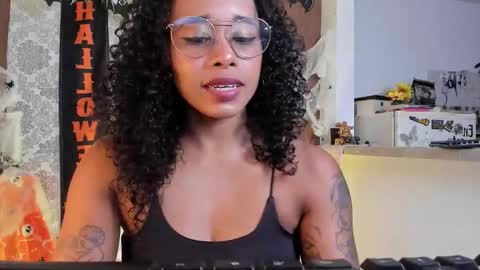 kelly__thomson online show from 10.30.25