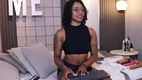 kelly__thomson online show from 04.01.26