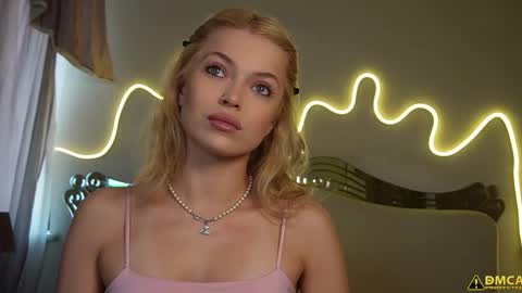 Snapshot of kelly_peachpiee chatting on 11.05.25 Kelly online show from 11.05.25