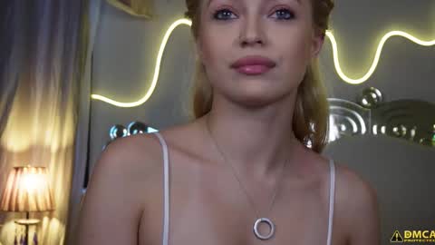 Snapshot of kelly_peachpiee chatting on 11.11.25 Kelly online show from 11.11.25