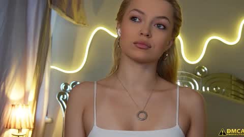 Snapshot of kelly_peachpiee chatting on 11.19.25 Kelly online show from 11.19.25