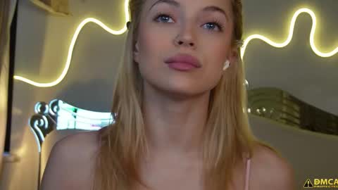 Snapshot of kelly_peachpiee chatting on 11.27.25 Kelly online show from 11.27.25