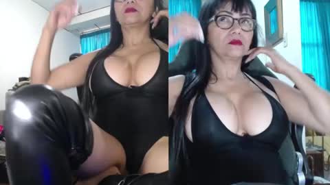 Snapshot of kelly_squirting chatting on 05.25.26 KELLY online show from 05.25.26