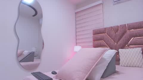 Snapshot of kemdall_lopez chatting on 01.14.26 kemdall lopez online show from 01.14.26