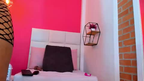 Snapshot of kendal_sexy3 chatting on 09.18.25 Camila online show from 09.18.25