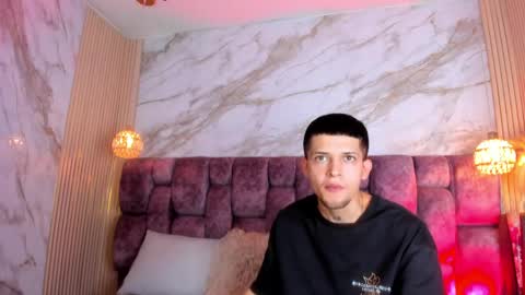 Snapshot of kendalltaylorr chatting on 04.22.26 Kendall and Taylor online show from 04.22.26