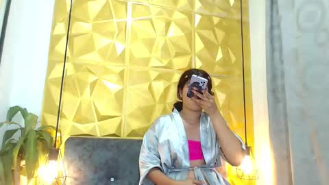 K E N D R A  online show from 01.31.25