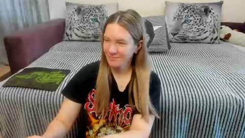 Snapshot of kendra_xx_ chatting on 06.17.26 Kendra online show from 06.17.26