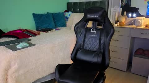 Chriss Morales online show from 10.26.25