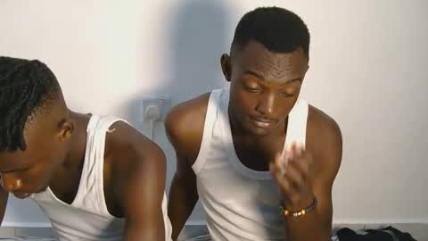 Kenia online show from 10.13.25