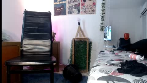 Snapshot of kenya_agux chatting on 12.31.24 CHOQUITO online show from 12.31.24