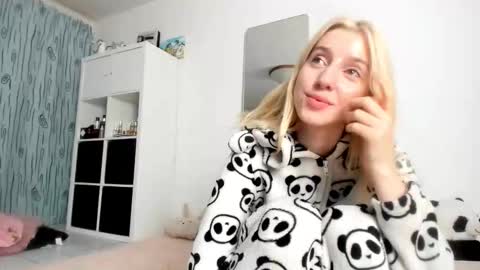 Kenzie online show from 10.10.25