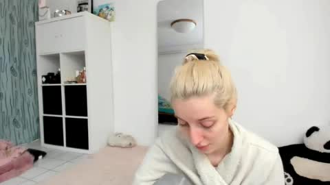Snapshot of kenziedawton chatting on 05.24.26 Kenzie online show from 05.24.26