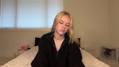 kenziesmithh online show from 12.16.25