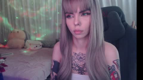 Snapshot of kerry_kirk chatting on 12.22.24 Kerry online show from 12.22.24