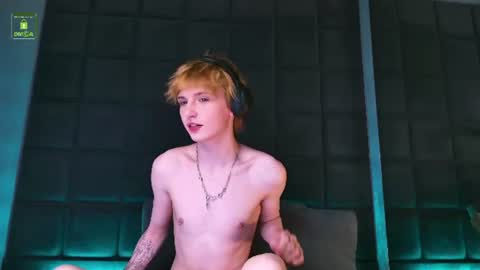 Snapshot of kessy_white chatting on 06.20.26 Kessy online show from 06.20.26