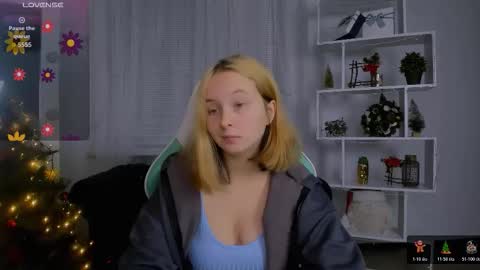 Snapshot of ketrin_n_ chatting on 12.21.25 Ketrin online show from 12.21.25