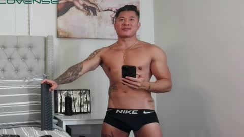 Snapshot of kevinkham chatting on 05.13.26 kevinkham online show from 05.13.26