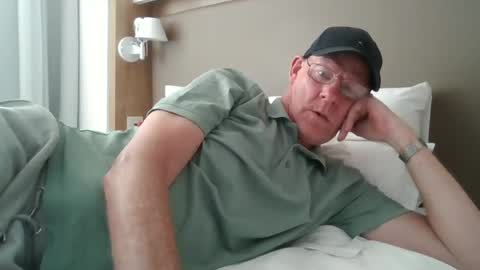 Snapshot of kevlooking4sez chatting on 06.19.26 kevlooking4sez online show from 06.19.26