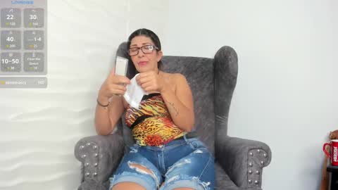 Snapshot of keyla_milf chatting on 03.06.25 Keila Milf online show from 03.06.25