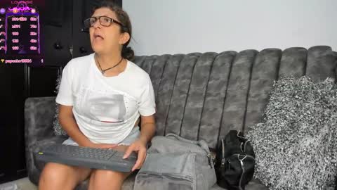 Snapshot of keyla_milf chatting on 09.25.25 Keila Milf online show from 09.25.25