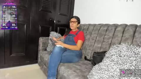 Snapshot of keyla_milf chatting on 10.23.25 Keila Milf online show from 10.23.25