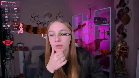 Snapshot of keylas_moan chatting on 10.21.25 Keylas online show from 10.21.25